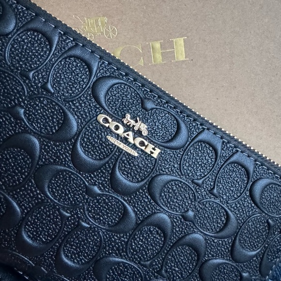 Coach Zip Around wallet in Signature Leather in Gift Box - Picture 3 of 10